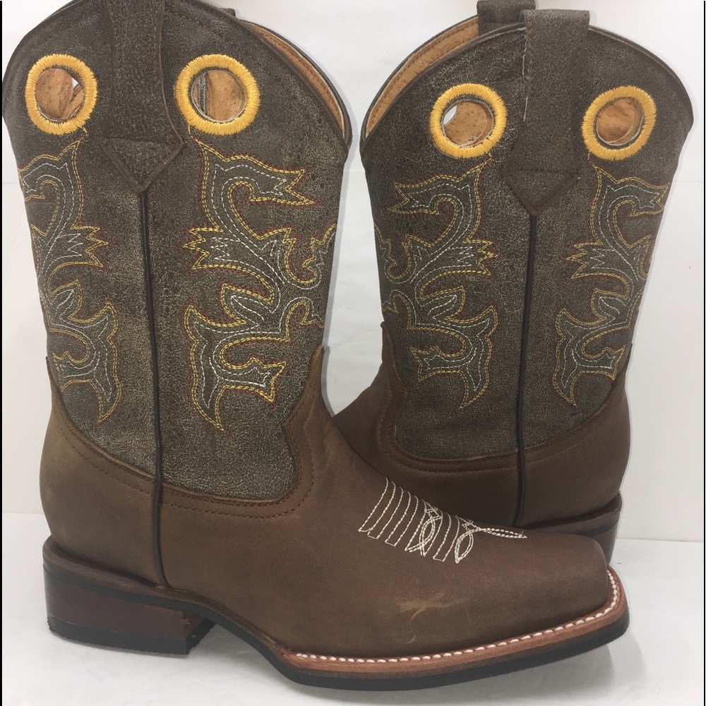 Women’s Cowgirl Boots Brown Color
